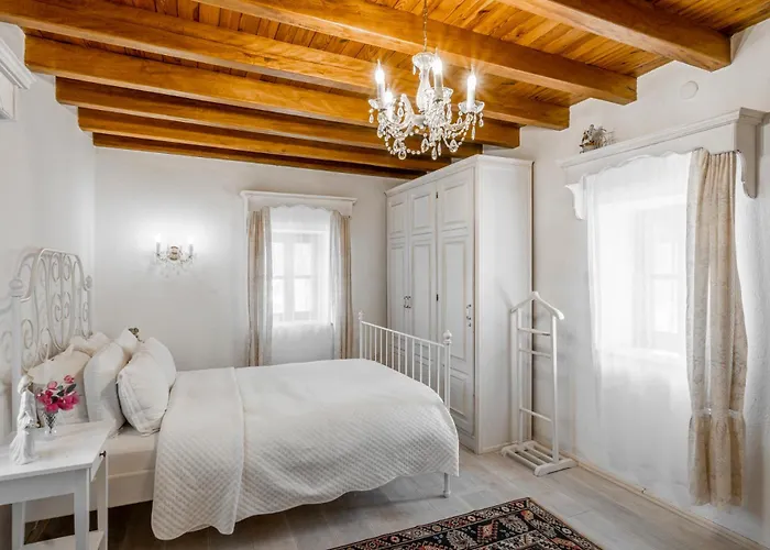 哈拉博德鲁姆酒店 *